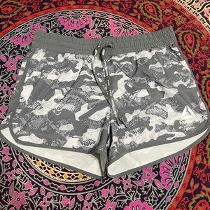 Reebok Women’s Gray size M Camo Stretchy Running Shorts W/ Pockets Relaxed